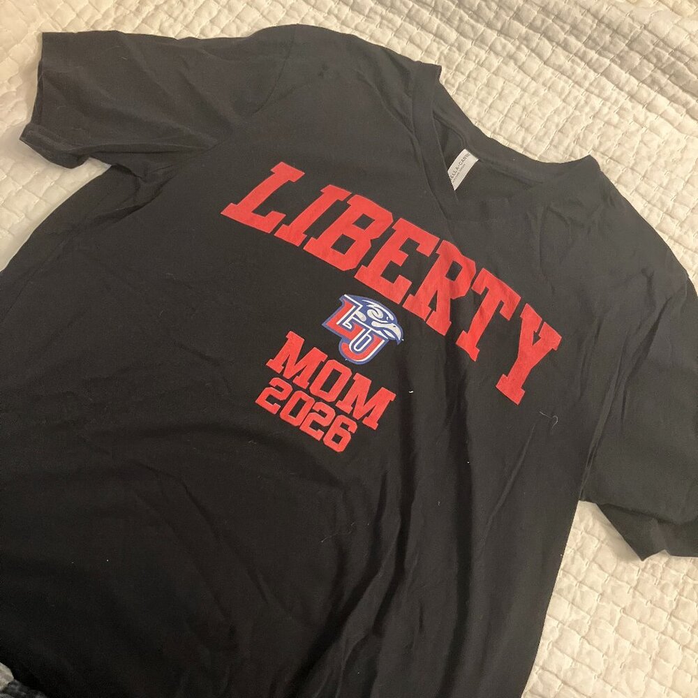 Liberty University Mom 2026 T-shirt